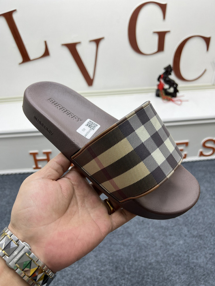 BURBER*Y Sandal2
