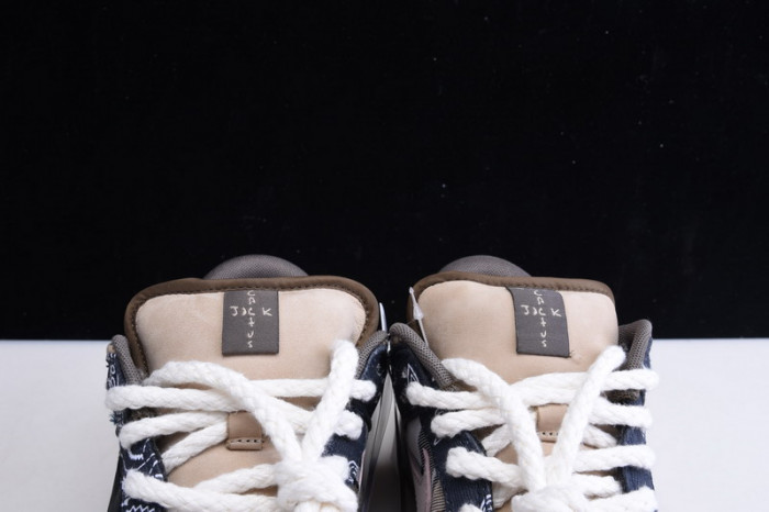 Travis Scott x Nike SB Dunk Low CT5053-001
