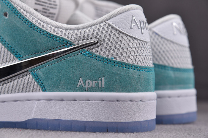 Nike Dunk SDCAI SB Low FD2562-400