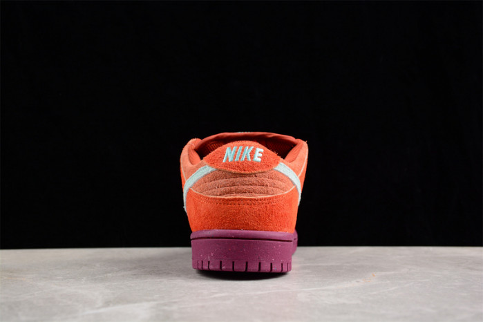 Nike SB Dunk Low