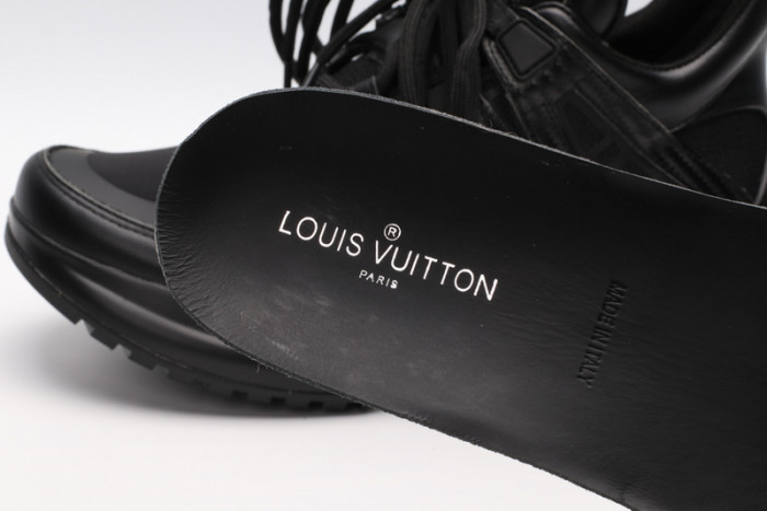 LV snekaers  L000001