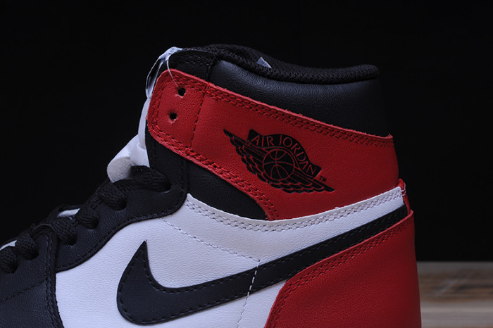 AIR JORDAN 1 High OG “Black Toe” white/ black-varsity red 555088-125